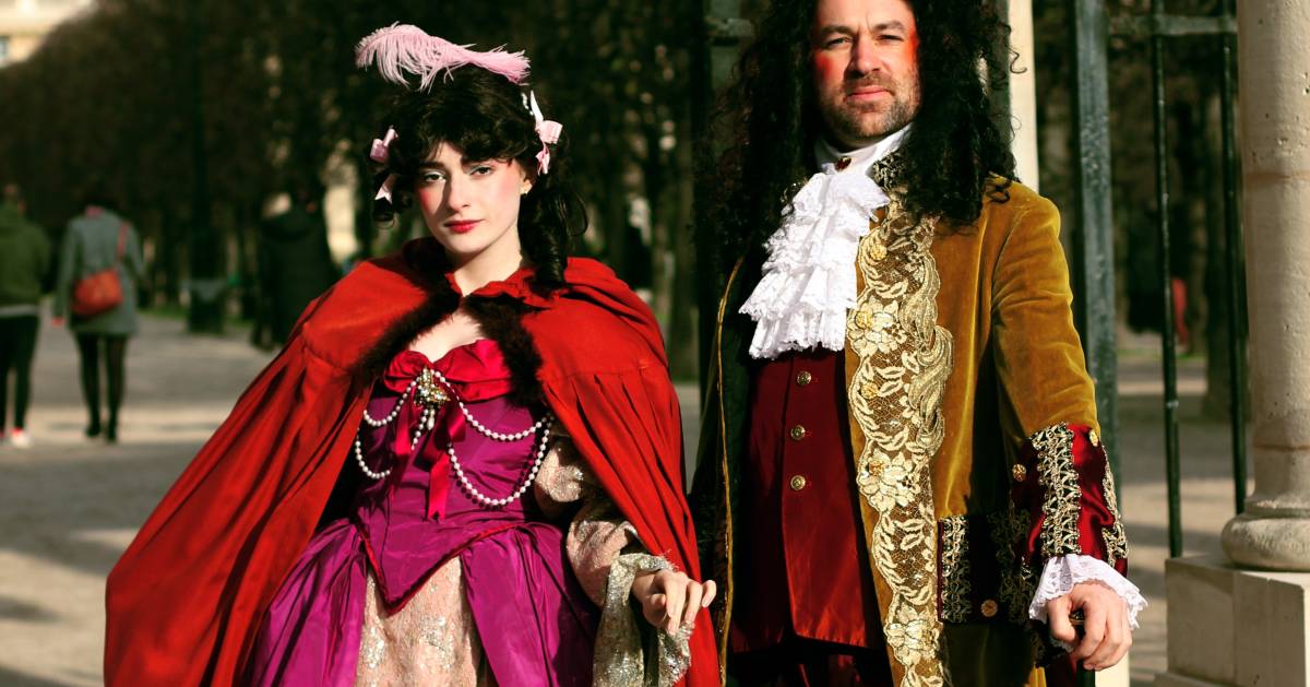 How to Start a Costume Rental Business